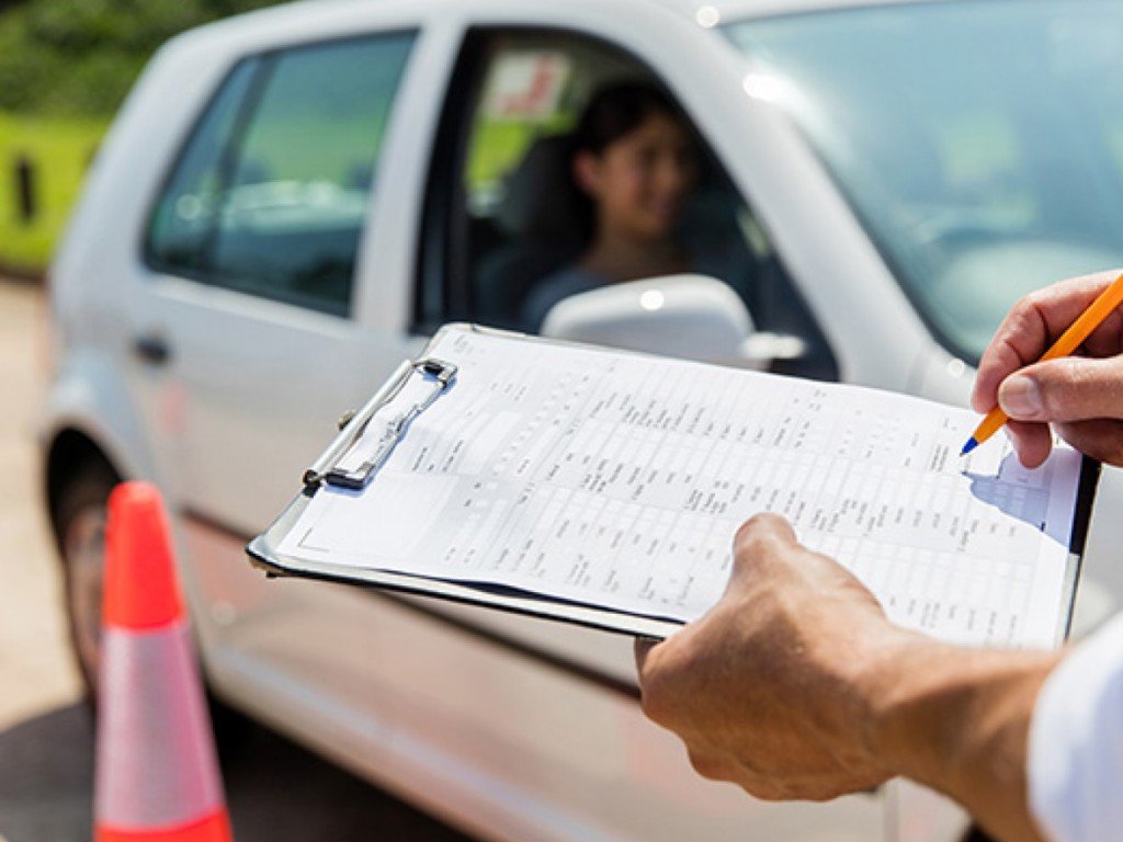 Taking to the Road: A Complete Guide to Finding Driving Instructors Near Me